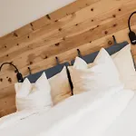 Felsenegg - Moderne Im Luftkurort Mit Traumhaftem Garten Naehe Meran Fuer Paare Und Familien Vollan