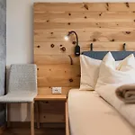 Apartman Felsenegg - Moderne Im Luftkurort Mit Traumhaftem Garten Naehe Meran Fuer Paare Und Familien