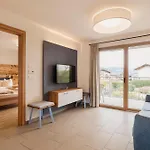 Apartman Felsenegg - Moderne Im Luftkurort Mit Traumhaftem Garten Naehe Meran Fuer Paare Und Familien *