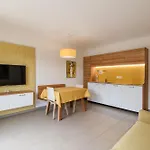 Apartman Felsenegg - Moderne Im Luftkurort Mit Traumhaftem Garten Naehe Meran Fuer Paare Und Familien Vollan