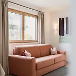 Felsenegg - Moderne Im Luftkurort Mit Traumhaftem Garten Naehe Meran Fuer Paare Und Familien Vollan