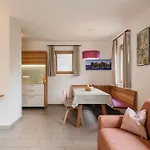 Felsenegg - Moderne Im Luftkurort Mit Traumhaftem Garten Naehe Meran Fuer Paare Und Familien Vollan