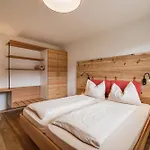 Felsenegg - Moderne Im Luftkurort Mit Traumhaftem Garten Naehe Meran Fuer Paare Und Familien * Vollan