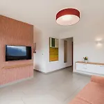 Felsenegg - Moderne Im Luftkurort Mit Traumhaftem Garten Naehe Meran Fuer Paare Und Familien * Vollan