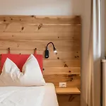 Felsenegg - Moderne Im Luftkurort Mit Traumhaftem Garten Naehe Meran Fuer Paare Und Familien Apartman Vollan